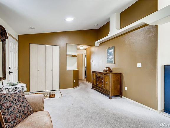 4th image of 8325 48th Dr NE