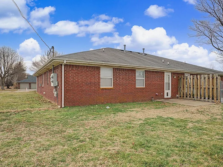 194 Hall Dr — Photo 19