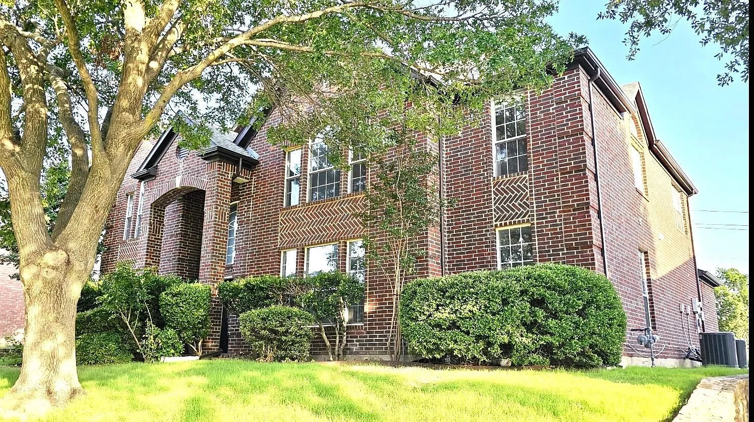 5 bed, 3146 sqft, $3,600 — Photo 2