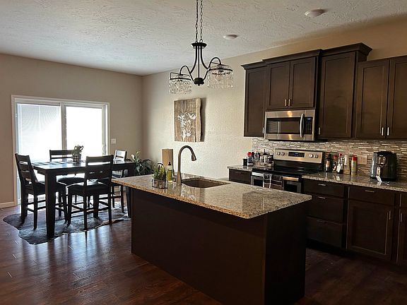 4th image of 3302 Appaloosa Dr.