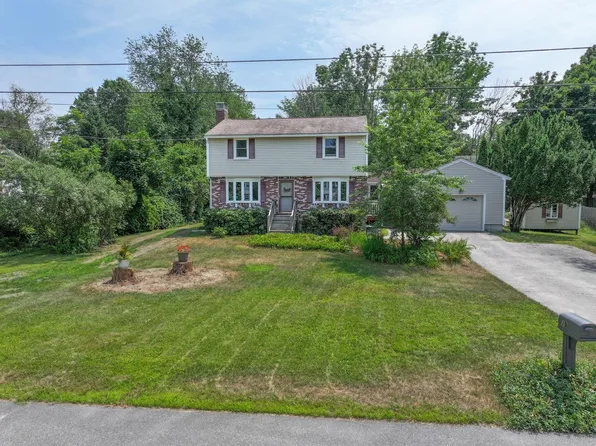 19 Carriage Lane, Merrimack, NH 03054