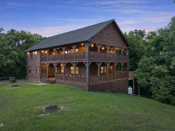 2039 Oakmont Dr, Sevierville, TN 37876