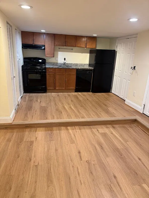3 bed, 1.0 bath, 1312 sqft, $1,500 — Photo 2