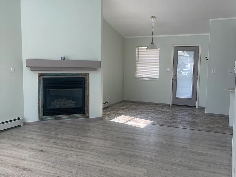 2787 Oxford Ave — Photo 4