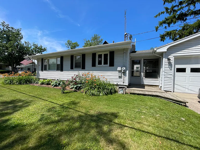 1704 Pixley Ave — Photo 2