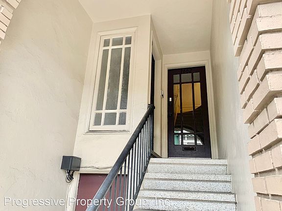 3rd image of 3664 Sacramento St