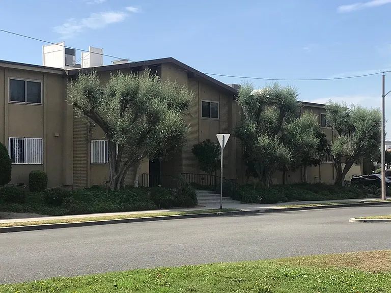110 E Hillcrest Blvd #216 — Photo 27