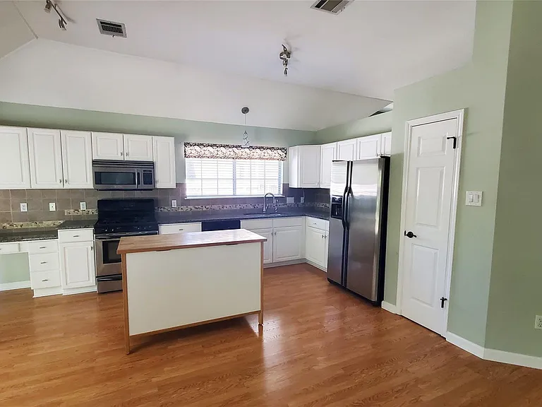 201 Rio Vista Dr — Photo 8