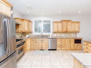 8021 Wild Horse Ln, Idaho Falls, ID 83406