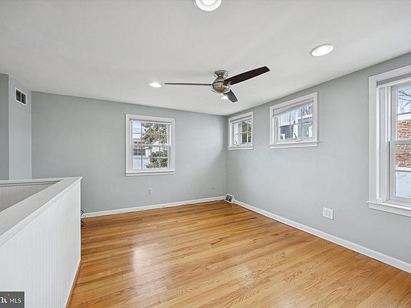 3rd image of 715 Rodman St