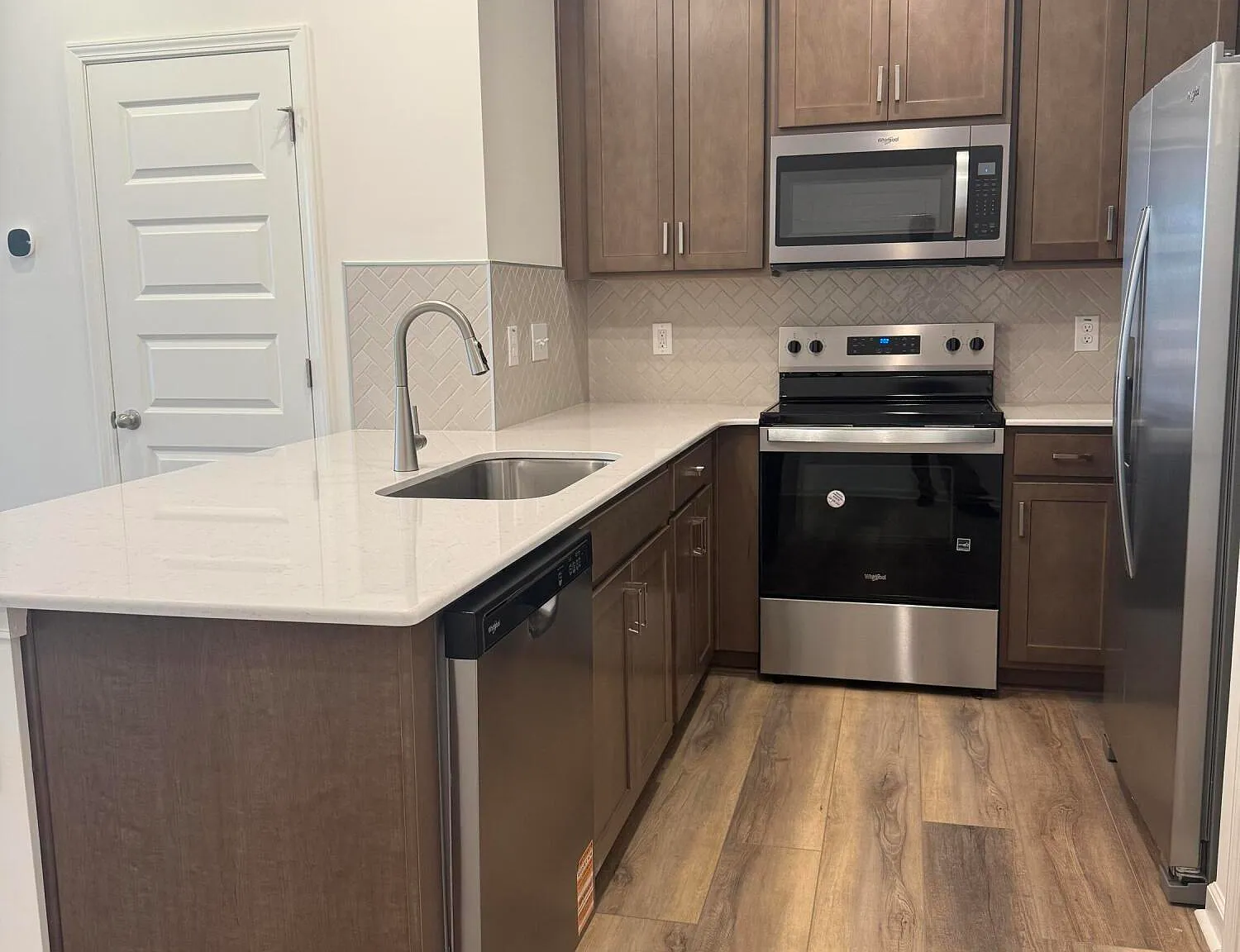3 bed, 2.5 bath, 1359 sqft, $1,750 — Photo 3