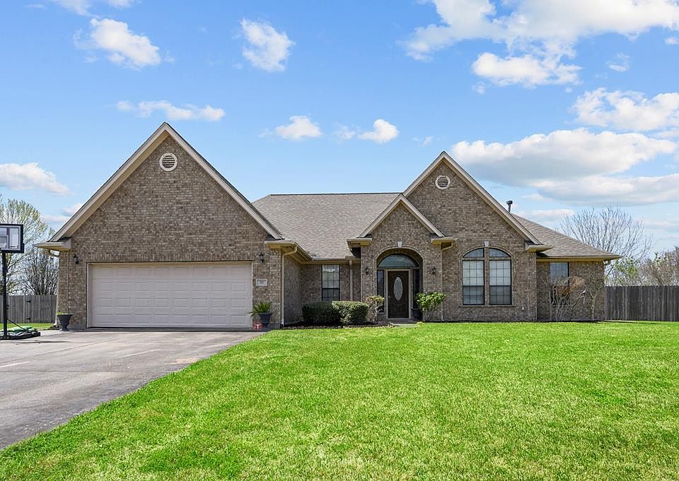 1st image of 317 Heritage Oaks Dr