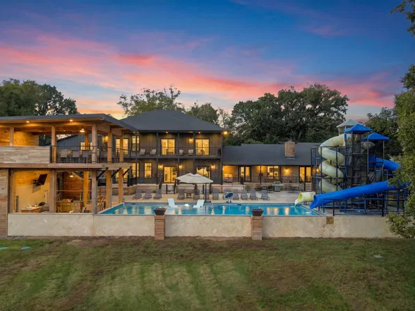 1505 W 63rd St, Grove, OK 74344
