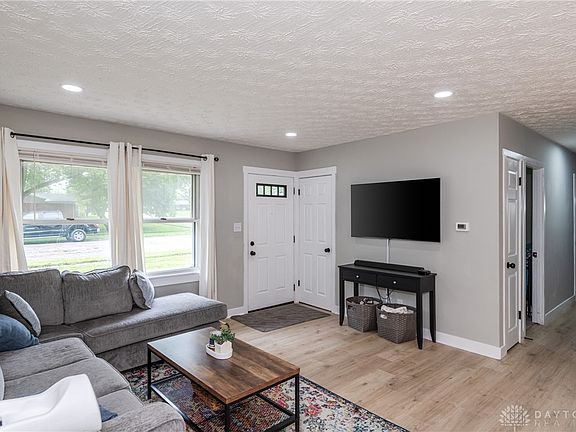 5th image of 548 Mount Vernon Dr