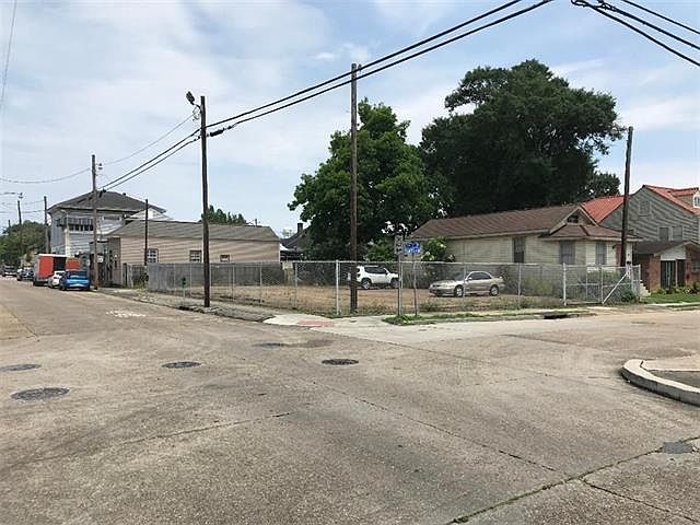 1st image of 640 2nd St
