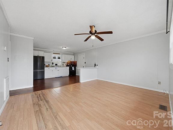 3rd image of 1107 N Davis Ave