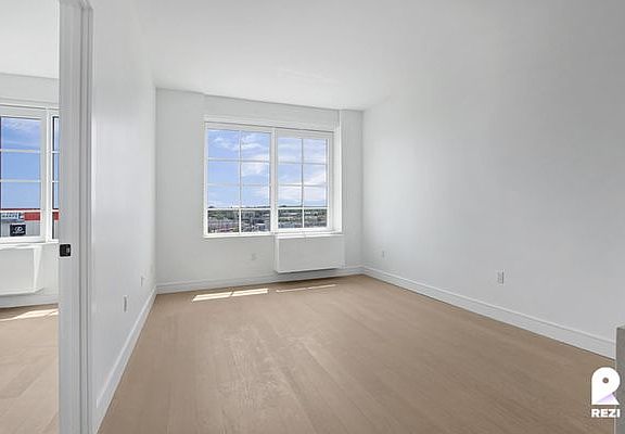 2nd image of 3620 Steinway St APT 426