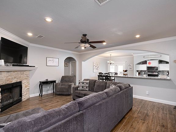 4th image of 9103 Buccola Ave
