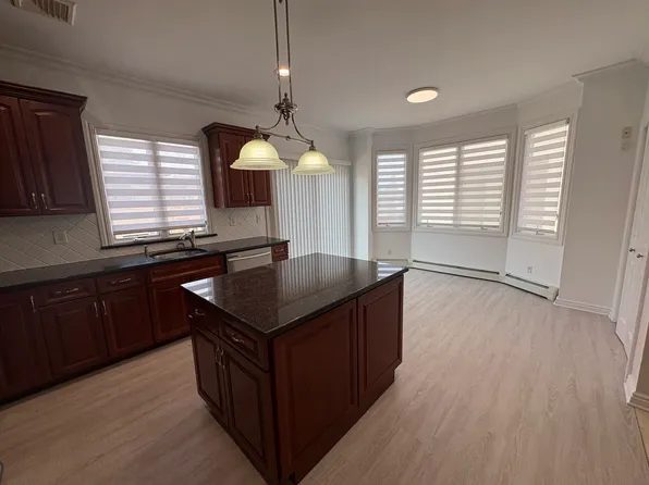 325B 3rd St, Palisades Park, NJ 07650