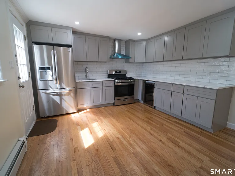 113 Clark St — Photo 2