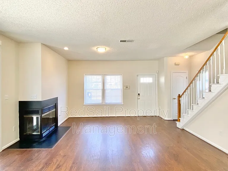 129 Watson Dr — Photo 3