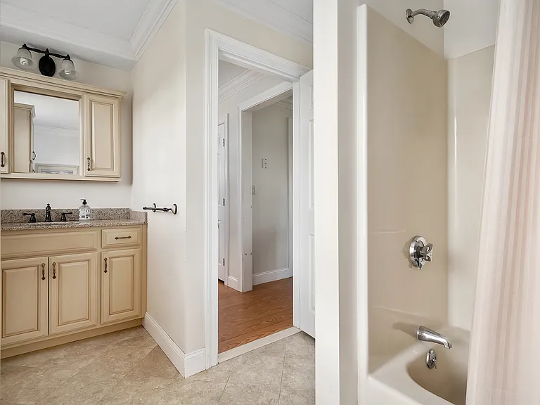 140 Community Dr — Photo 26