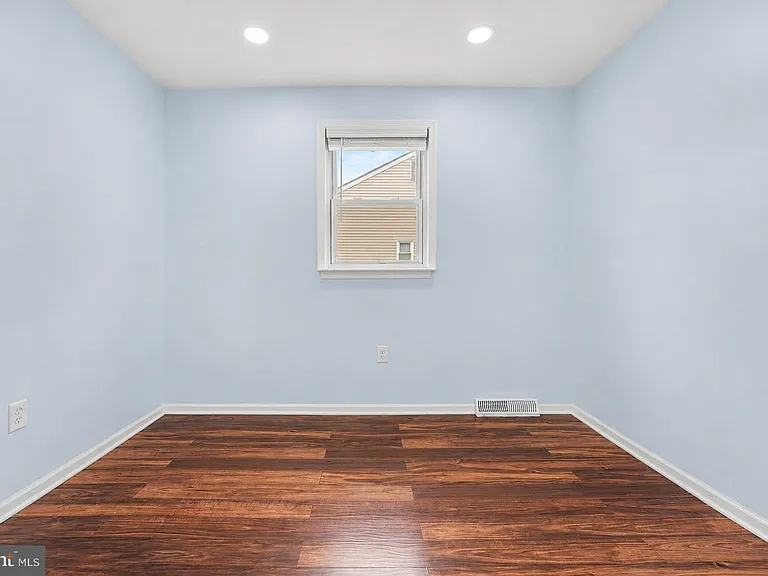 261 Florence Dr — Photo 9