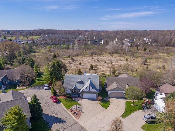 4th image of 228 E Chester Dr