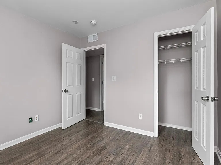 1520 Thames Dr — Photo 11