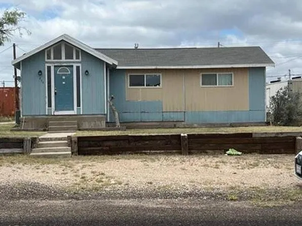 204 E 4th St, Iraan, TX 79744