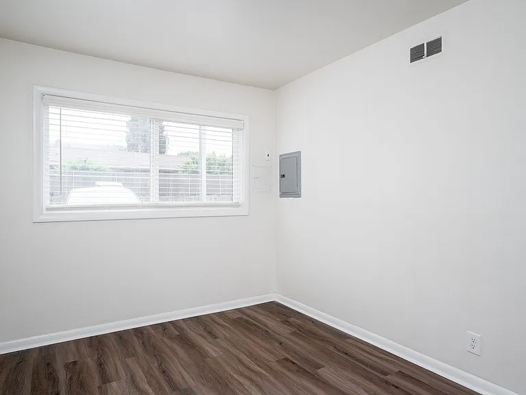 Clinton Court| Bedroom