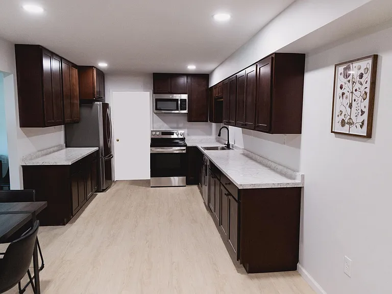 12601 Buckingham Dr — Photo 6
