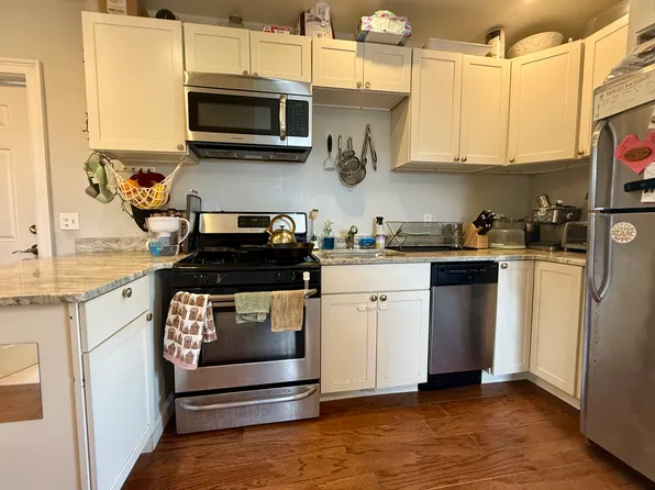 91 Pine St APT 4, Waltham, MA 02453