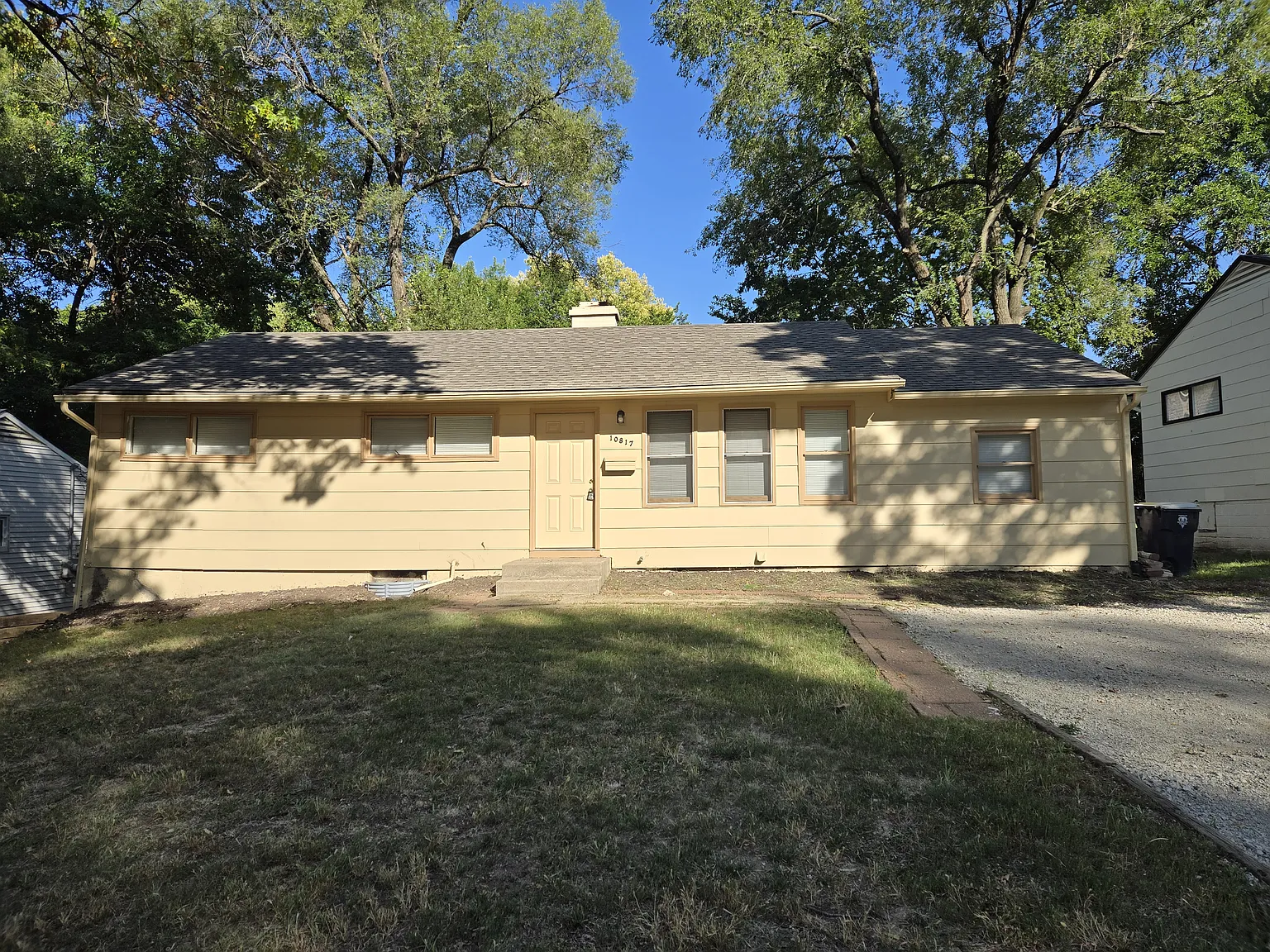 3 bed, 1200 sqft, $1,800 — Photo 1