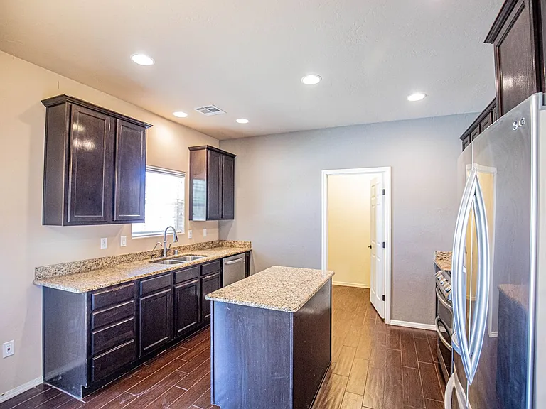 1501 Galway Dr — Photo 15