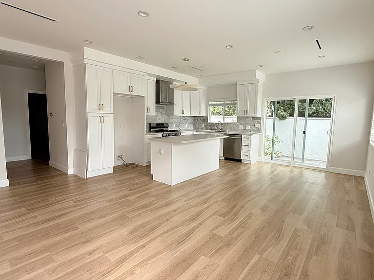 1344 Thompson Ave #A — Photo 3