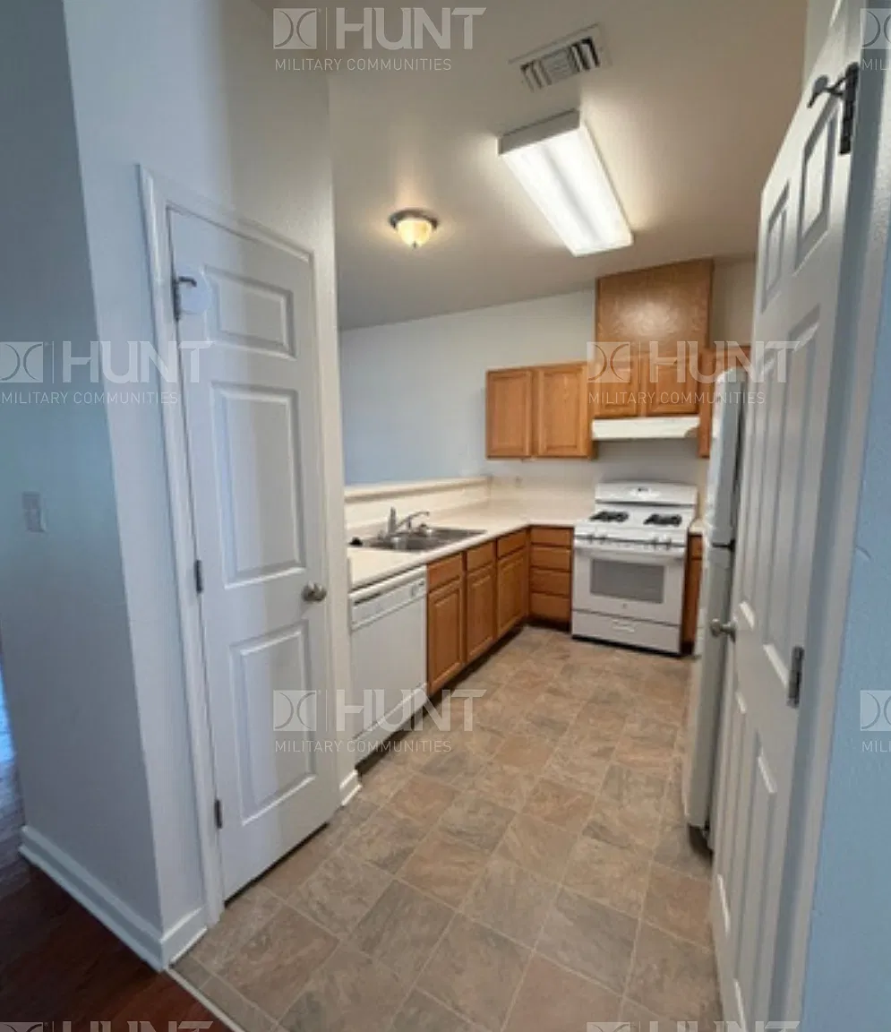 4 bed, 2.5 bath, 2200 sqft, $2,628 — Photo 4