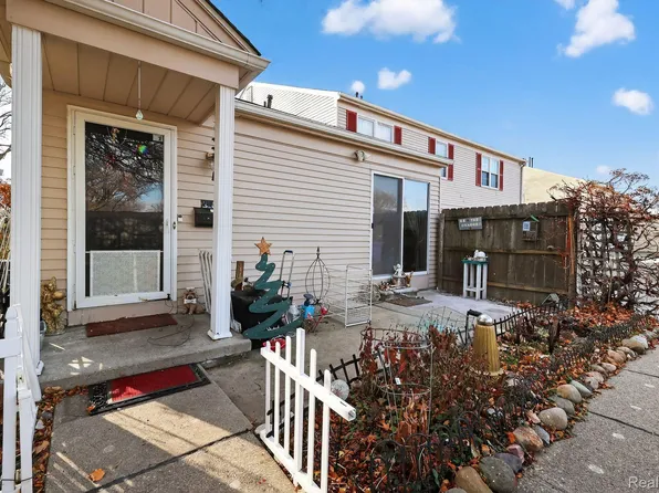 24145 Meadowbridge Dr #79, Clinton Township, MI 48035