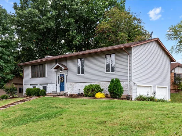 658 Lakewood Dr, Lake Saint Louis, MO 63367