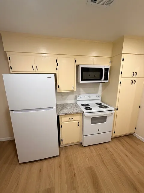 2 bed, 950 sqft, $2,100 — Photo 4