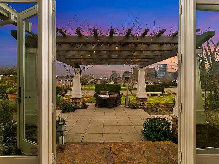 9676 Evergreen Dr NE — Photo 10