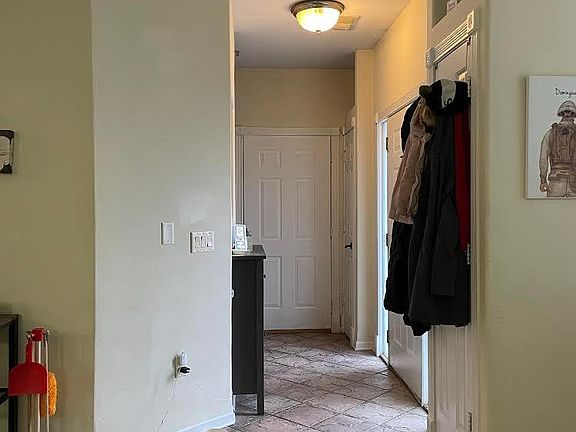 3rd image of 320 Jennifer Ln