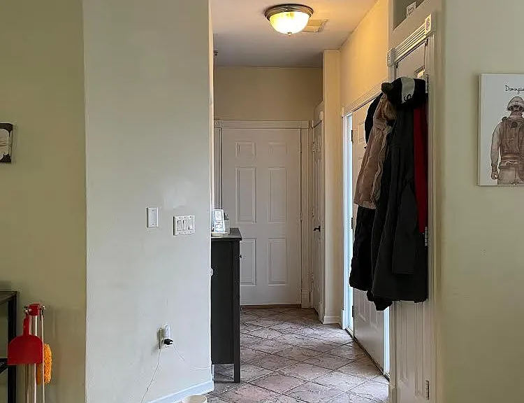 320 Jennifer Ln — Photo 3