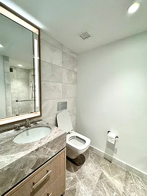 Rented by LEVEN Real Estate | media 16