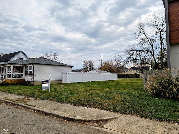 2nd image of 2221 Pleasant St