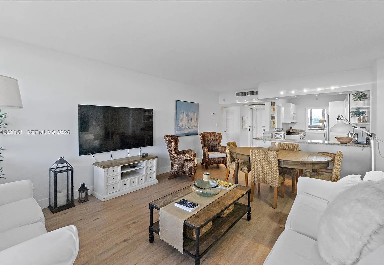 The Decoplage Condo — Photo 3