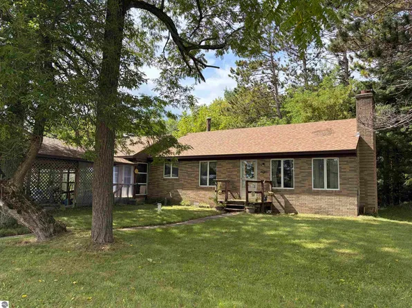 2413 W Kelly Rd, Lake City, MI 49651