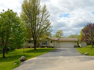 N5925 Summit Ln, Manawa, WI 54949