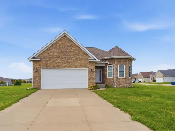 63 Cobblestone Ln, Le Claire, IA 52753