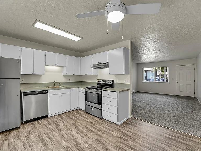 1038 NE 21st Ave — Photo 5